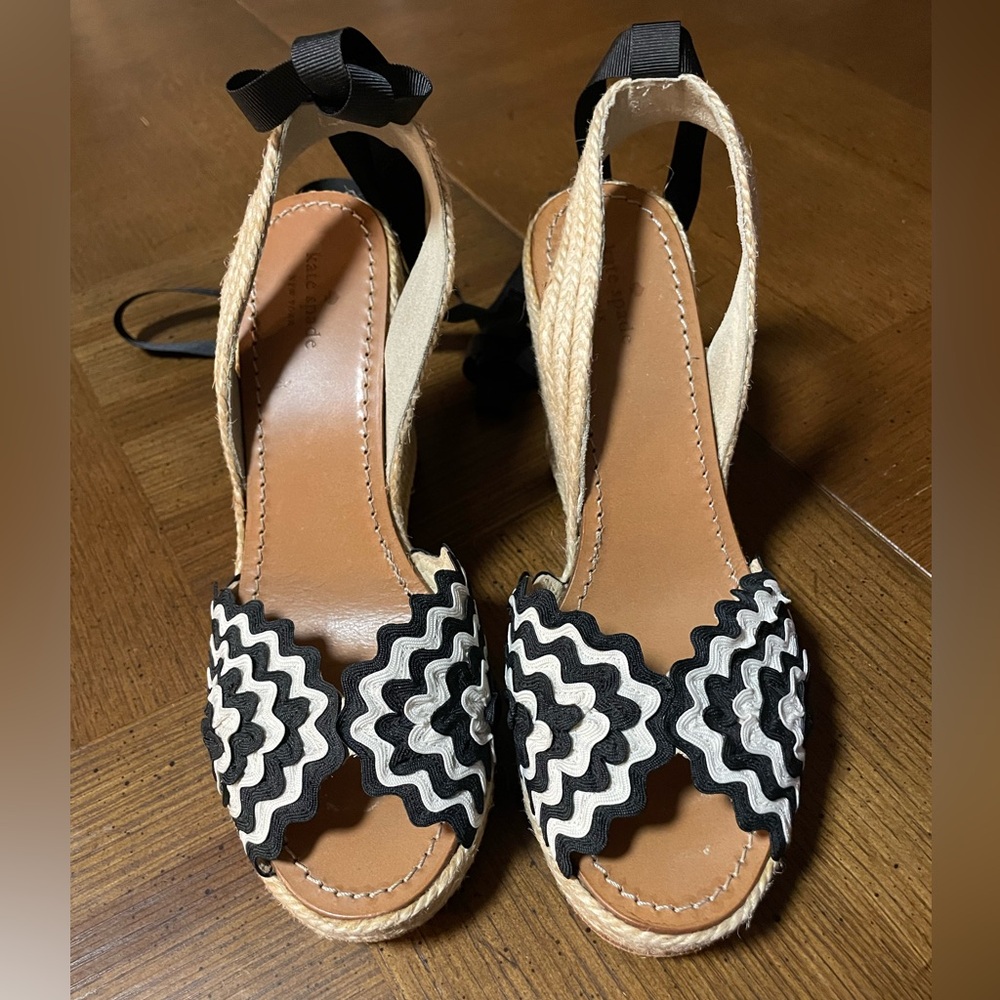 Kate Spade Olé Black and White Espadrille Scalloped Wedge Sandals Size 8.5